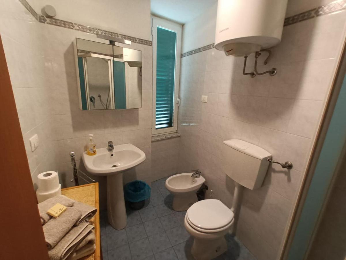 Sea Time Apartment Livorno Bagian luar foto